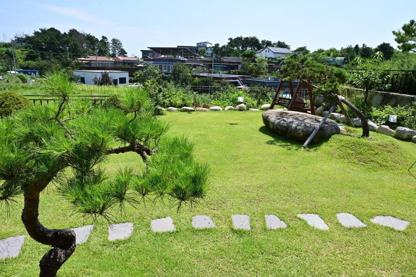 Goseung Luceluna Pension Hotel Goseong  Exterior photo